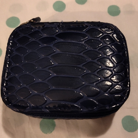 NWOT! Pill Container/Organizationer - Picture 4 of 9